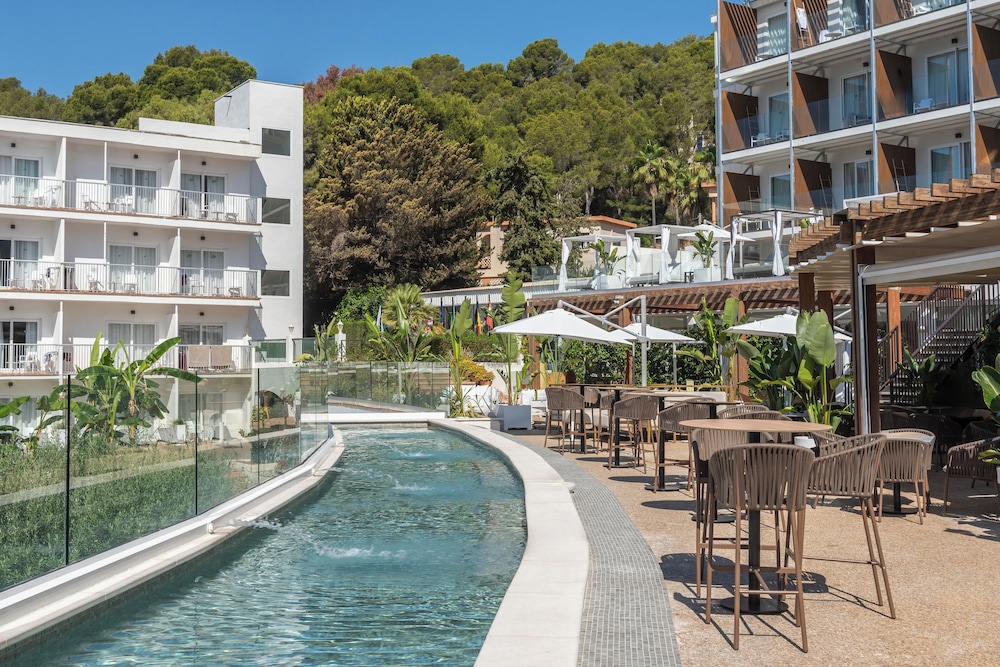 Valentin Grand Park Suite Hotel — Swimming pool in Peguera, Balearic Islands