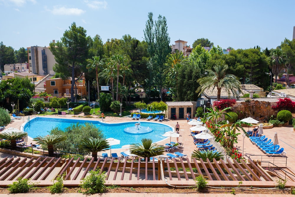 Valentin Grand Park Suite Hotel — Swimming pool in Peguera, Balearic Islands