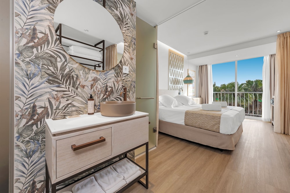 Valentin Grand Park Suite Hotel — Hotel rooms in Peguera, Balearic Islands