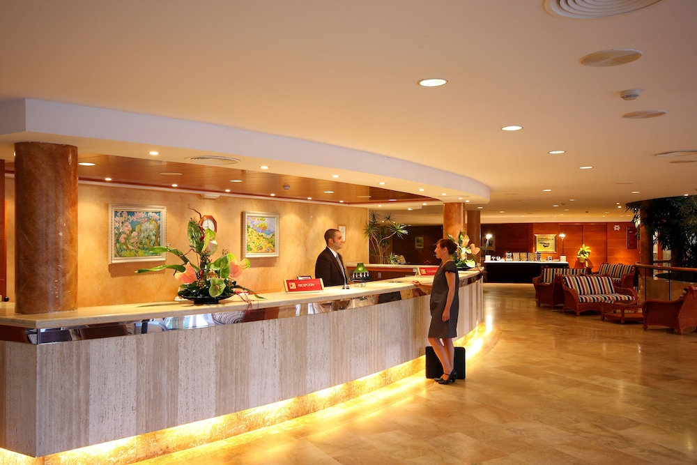 Valentin Grand Park Suite Hotel — Hotel building in Peguera, Balearic Islands