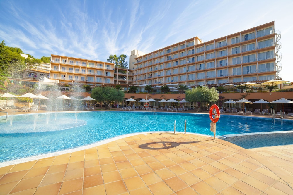 Valentin Grand Park Suite Hotel — Swimming pool in Peguera, Balearic Islands