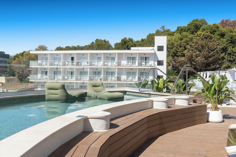 Valentin Grand Park Suite Hotel — Swimming pool in Peguera, Balearic Islands