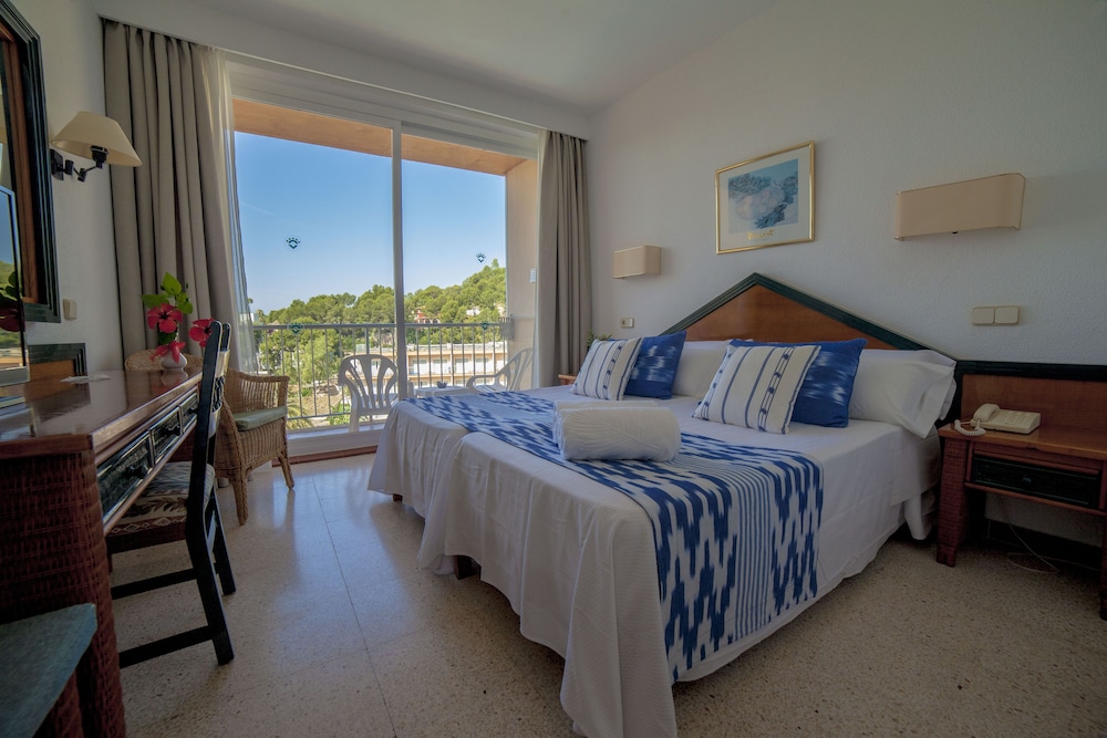 Valentin Grand Park Suite Hotel — Hotel rooms in Peguera, Balearic Islands