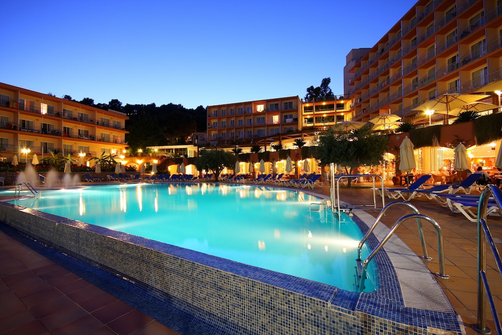 Valentin Grand Park Suite Hotel — Swimming pool in Peguera, Balearic Islands