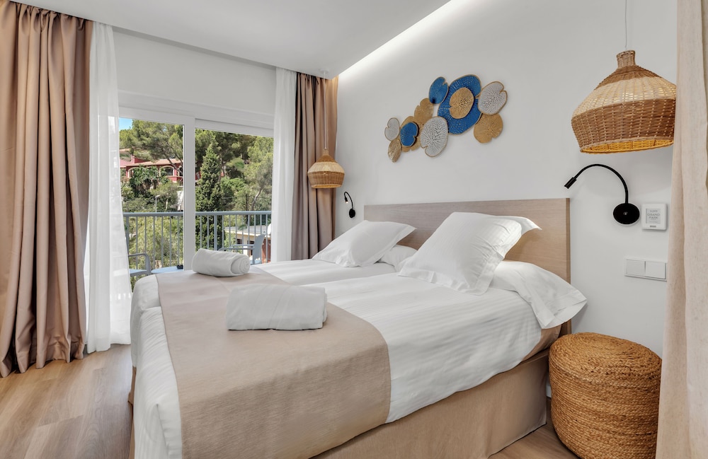 Valentin Grand Park Suite Hotel — Hotel rooms in Peguera, Balearic Islands
