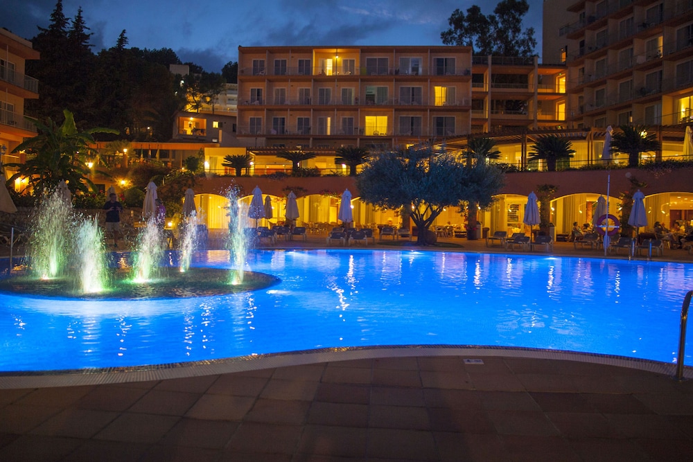 Valentin Grand Park Suite Hotel — Swimming pool in Peguera, Balearic Islands