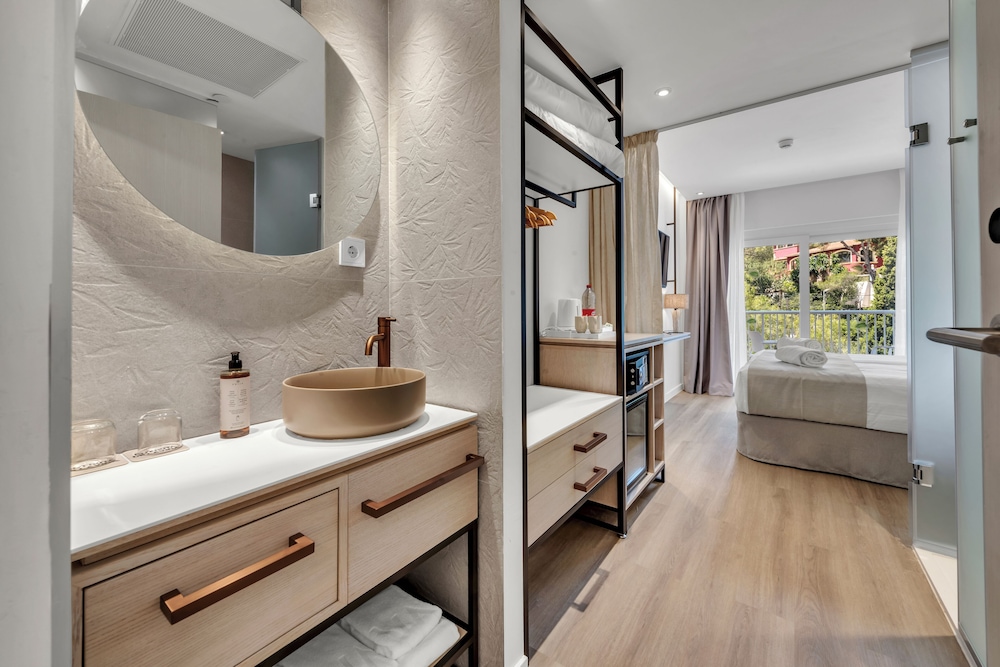 Valentin Grand Park Suite Hotel — Hotel rooms in Peguera, Balearic Islands