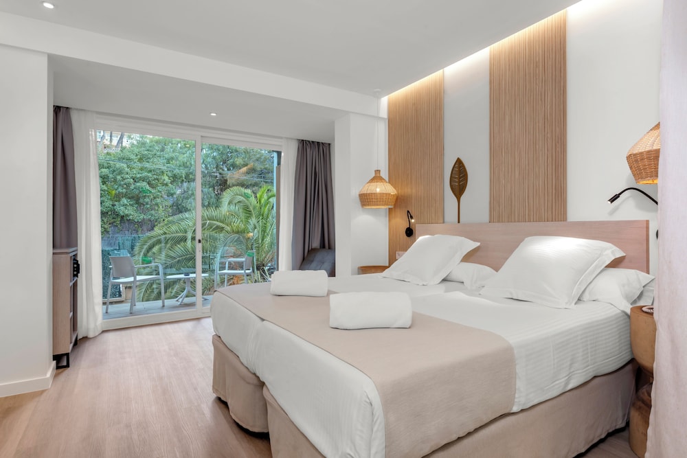 Valentin Grand Park Suite Hotel — Hotel rooms in Peguera, Balearic Islands