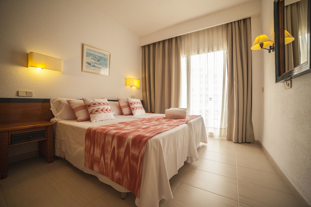 Valentin Grand Park Suite Hotel — Hotel rooms in Peguera, Balearic Islands
