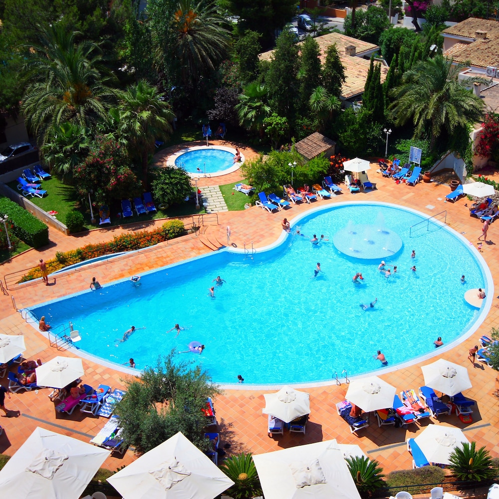Valentin Grand Park Suite Hotel — Swimming pool in Peguera, Balearic Islands