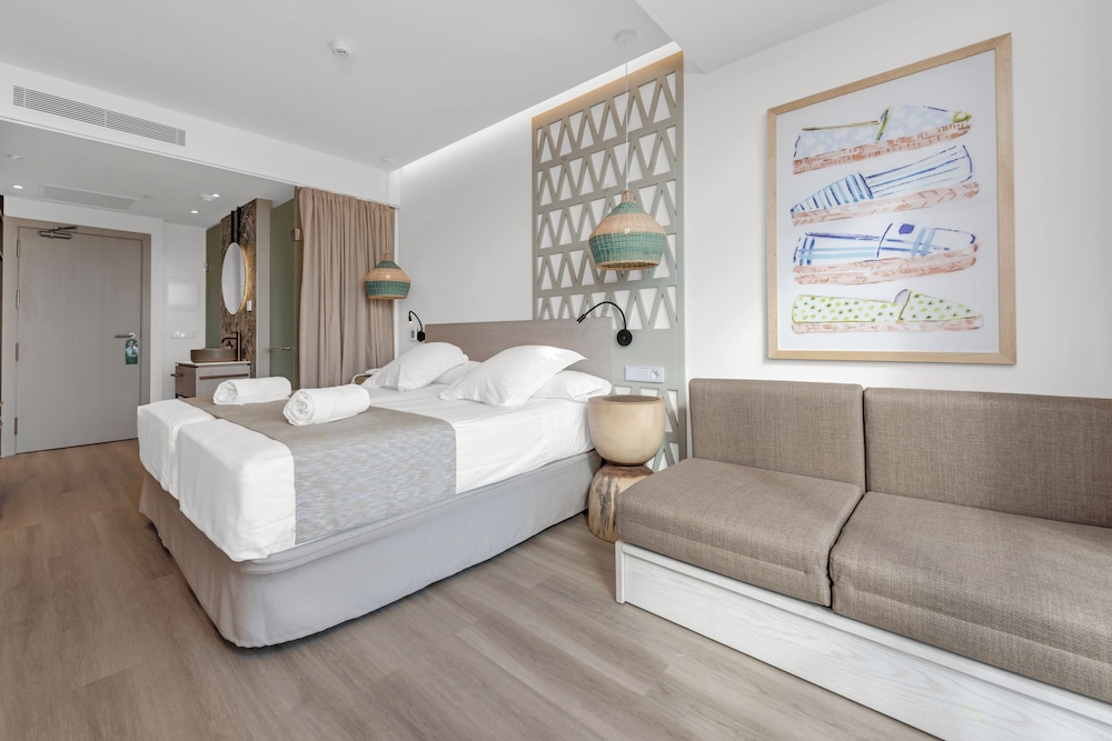 Valentin Grand Park Suite Hotel — Hotel rooms in Peguera, Balearic Islands