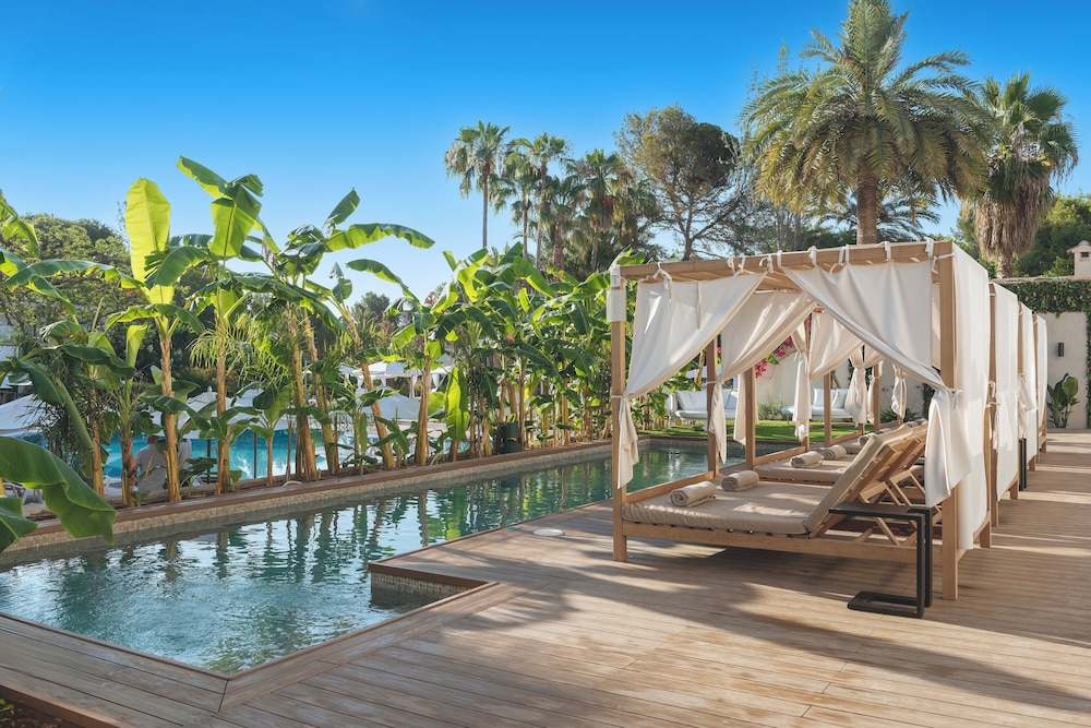Valentin Grand Park Suite Hotel — Swimming pool in Peguera, Balearic Islands