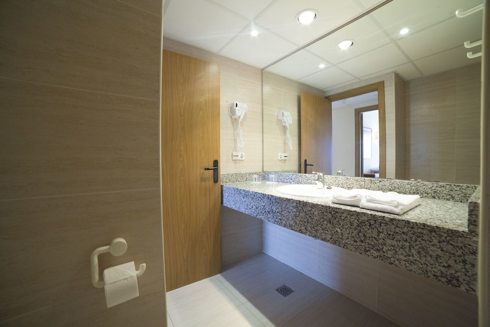 Valentin Grand Park Suite Hotel — Hotel rooms in Peguera, Balearic Islands
