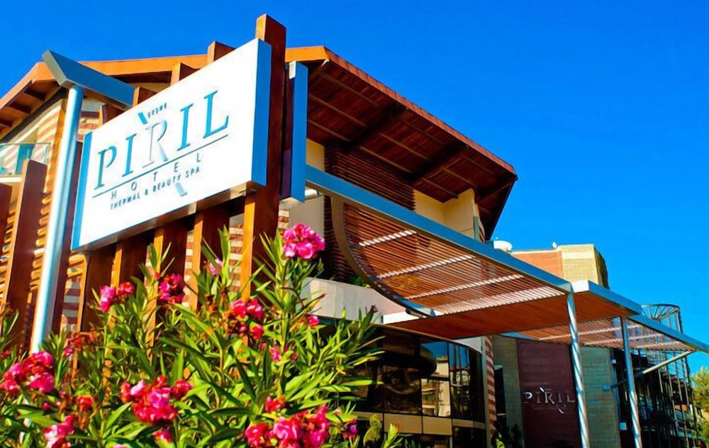Pırıl Hotel Thermal & Beauty SPA — Hotel building in Cesme, Izmir