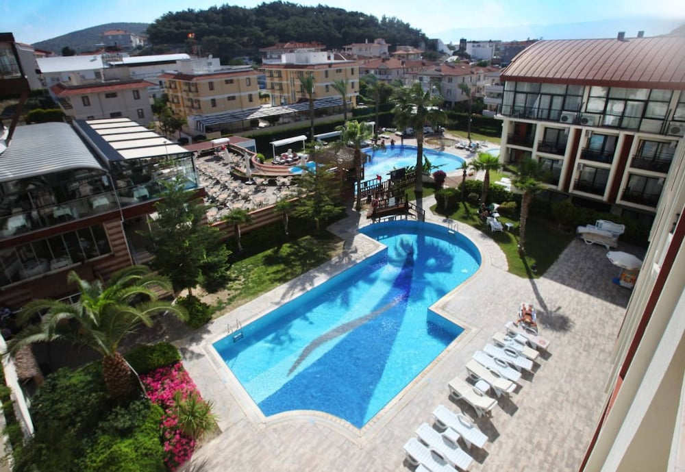 Pırıl Hotel Thermal & Beauty SPA — Swimming pool in Cesme, Izmir