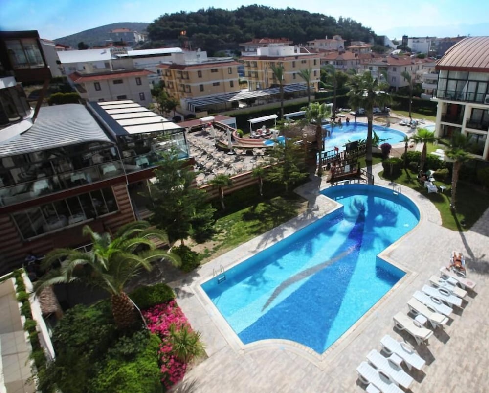 Pırıl Hotel Thermal & Beauty SPA — Swimming pool in Cesme, Izmir