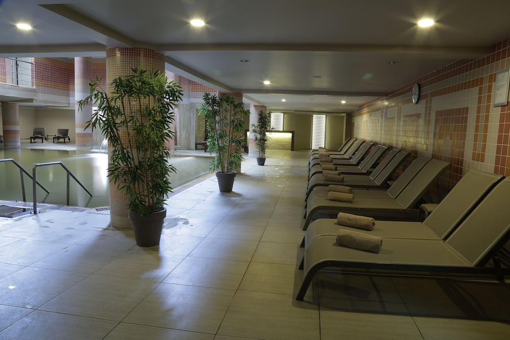 Pırıl Hotel Thermal & Beauty SPA — Hotel building in Cesme, Izmir
