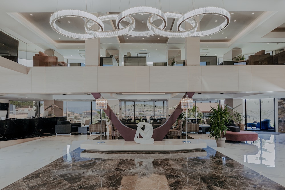 Pırıl Hotel Thermal & Beauty SPA — Hotel building in Cesme, Izmir
