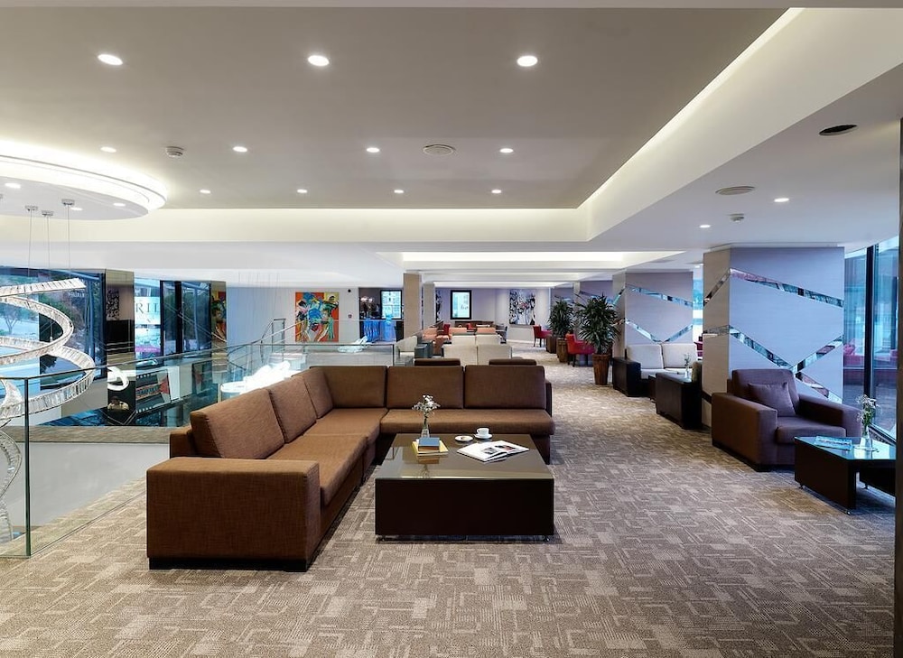 Pırıl Hotel Thermal & Beauty SPA — Hotel building in Cesme, Izmir