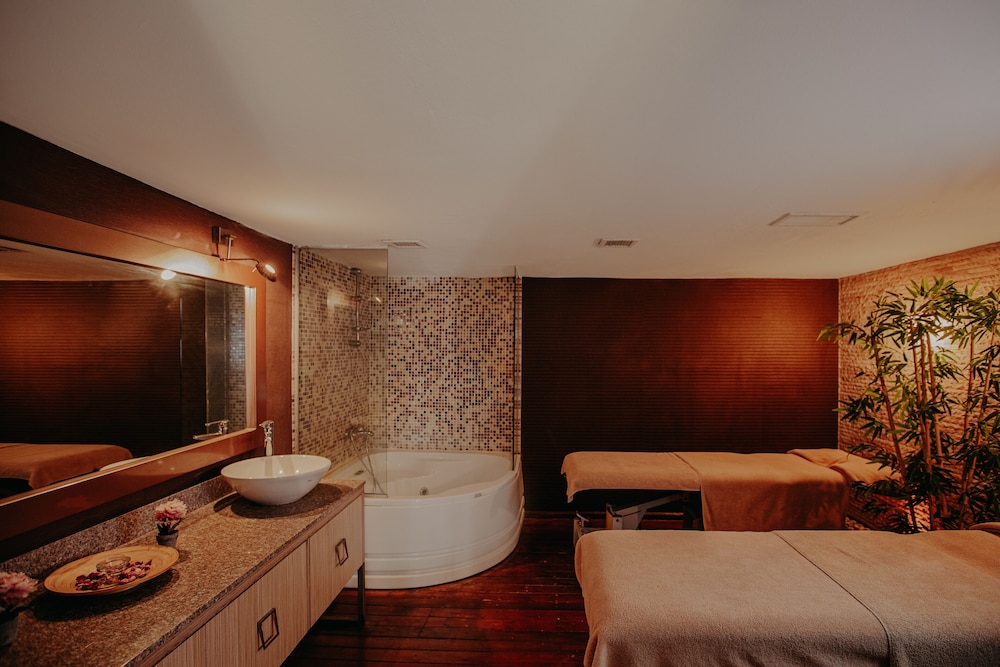 Pırıl Hotel Thermal & Beauty SPA — Hotel rooms in Cesme, Izmir