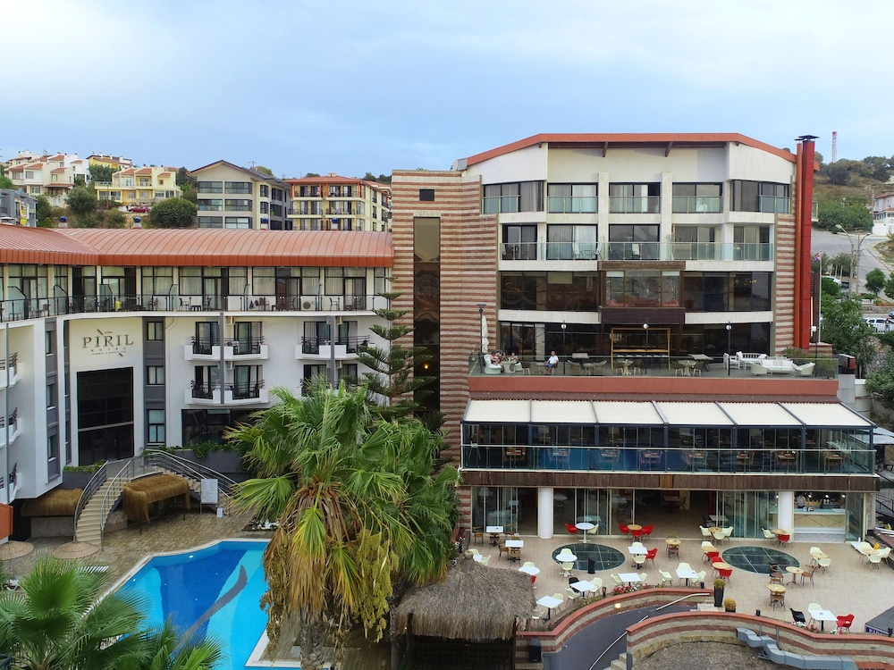 Pırıl Hotel Thermal & Beauty SPA — Hotel building in Cesme, Izmir