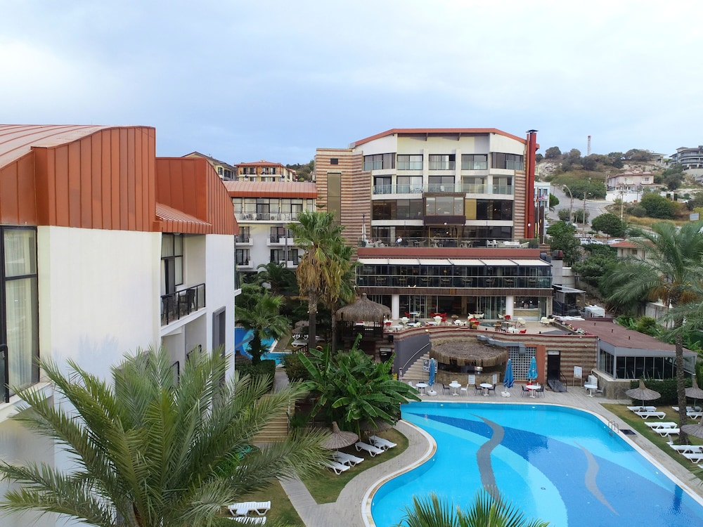 Pırıl Hotel Thermal & Beauty SPA — Swimming pool in Cesme, Izmir