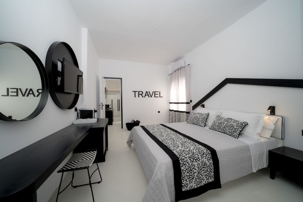 Divelia — Hotel rooms in Perissa, South Aegean