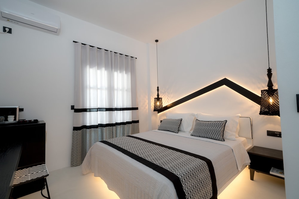 Divelia — Hotel rooms in Perissa, South Aegean