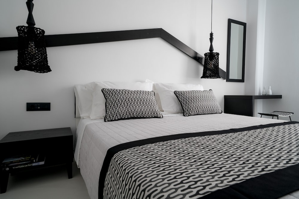 Divelia — Hotel rooms in Perissa, South Aegean