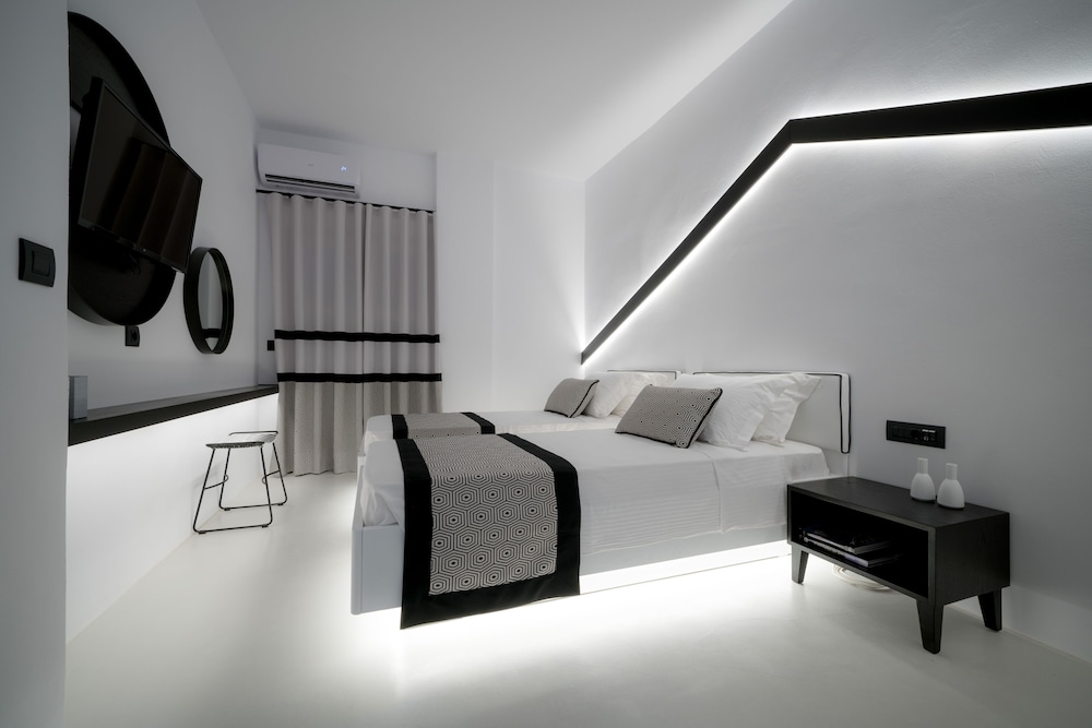 Divelia — Hotel rooms in Perissa, South Aegean