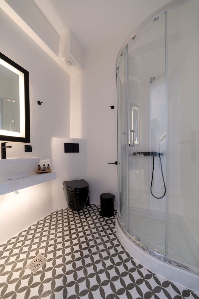 Divelia — Hotel rooms in Perissa, South Aegean