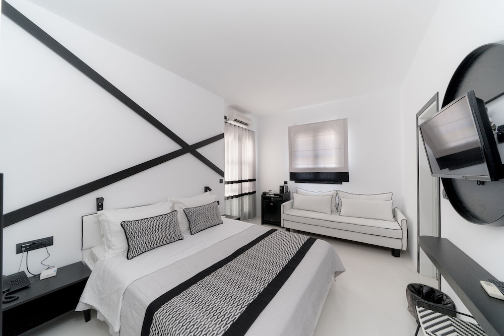 Divelia — Hotel rooms in Perissa, South Aegean