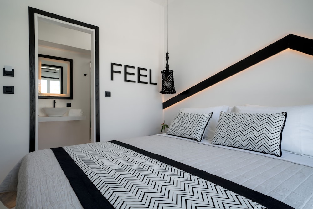 Divelia — Hotel rooms in Perissa, South Aegean