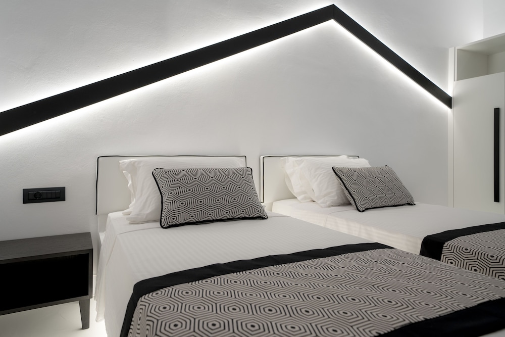 Divelia — Hotel rooms in Perissa, South Aegean