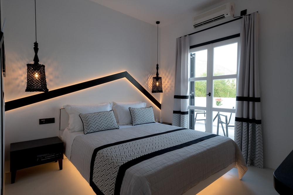 Divelia — Hotel rooms in Perissa, South Aegean