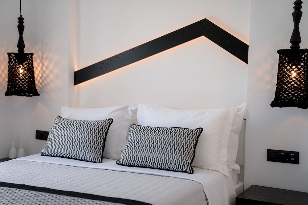 Divelia — Hotel rooms in Perissa, South Aegean
