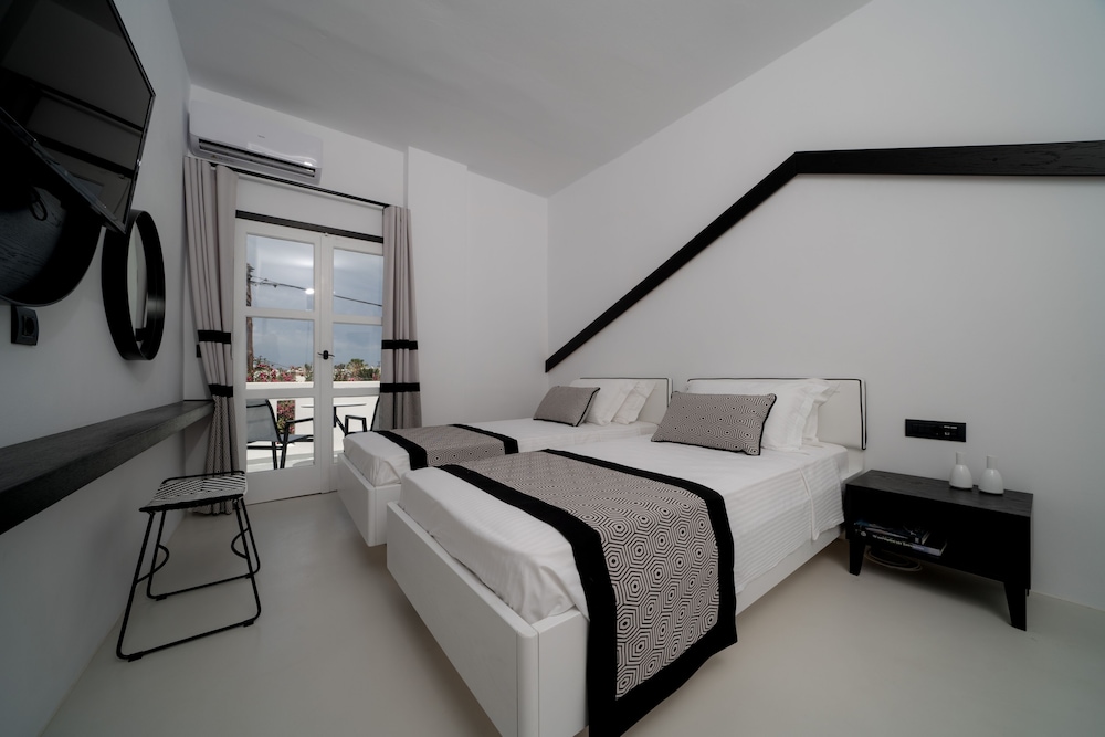 Divelia — Hotel rooms in Perissa, South Aegean
