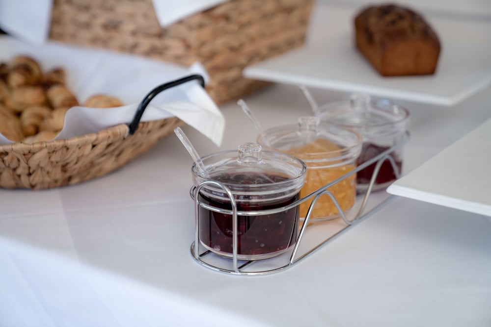 Divelia — Restaurant & bars in Perissa, South Aegean