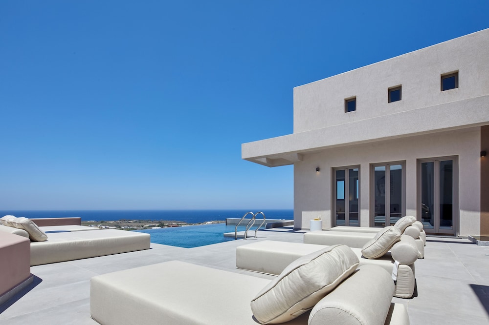 Myst Boutique Hotel — Swimming pool in Oia, South Aegean