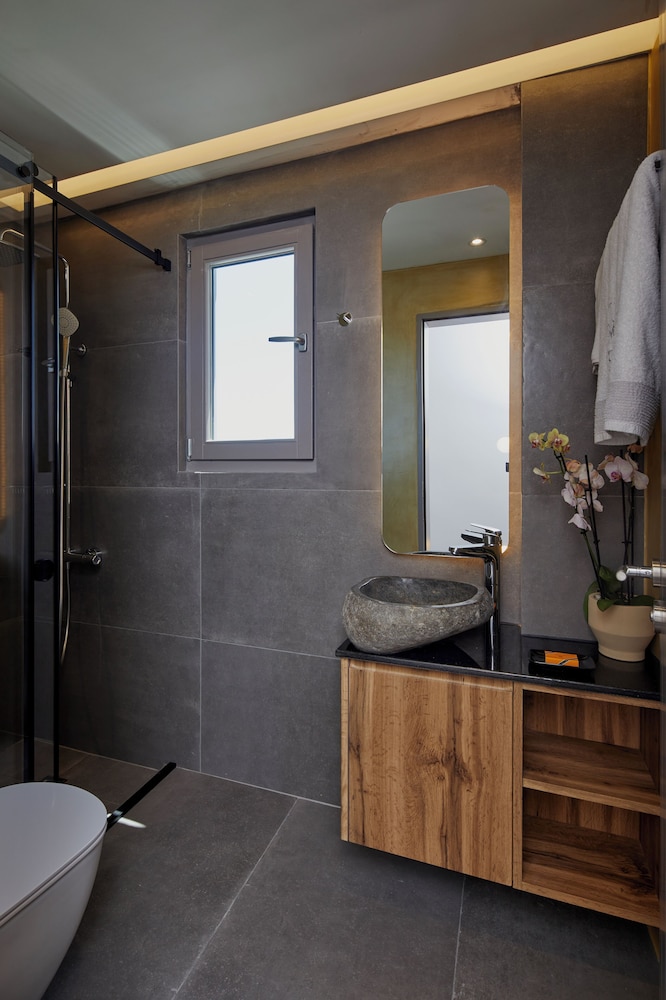Myst Boutique Hotel — Hotel rooms in Oia, South Aegean