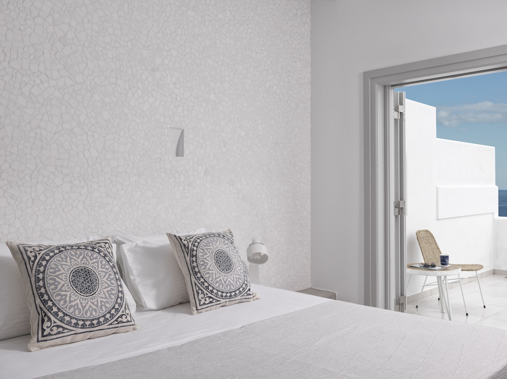 Myst Boutique Hotel — Hotel rooms in Oia, South Aegean