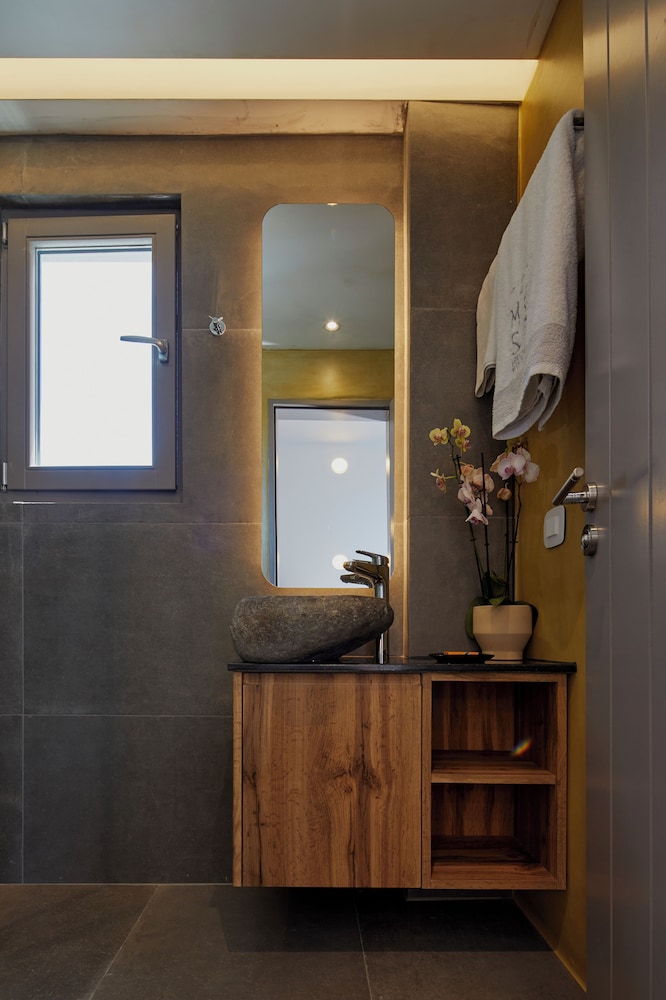 Myst Boutique Hotel — Hotel rooms in Oia, South Aegean