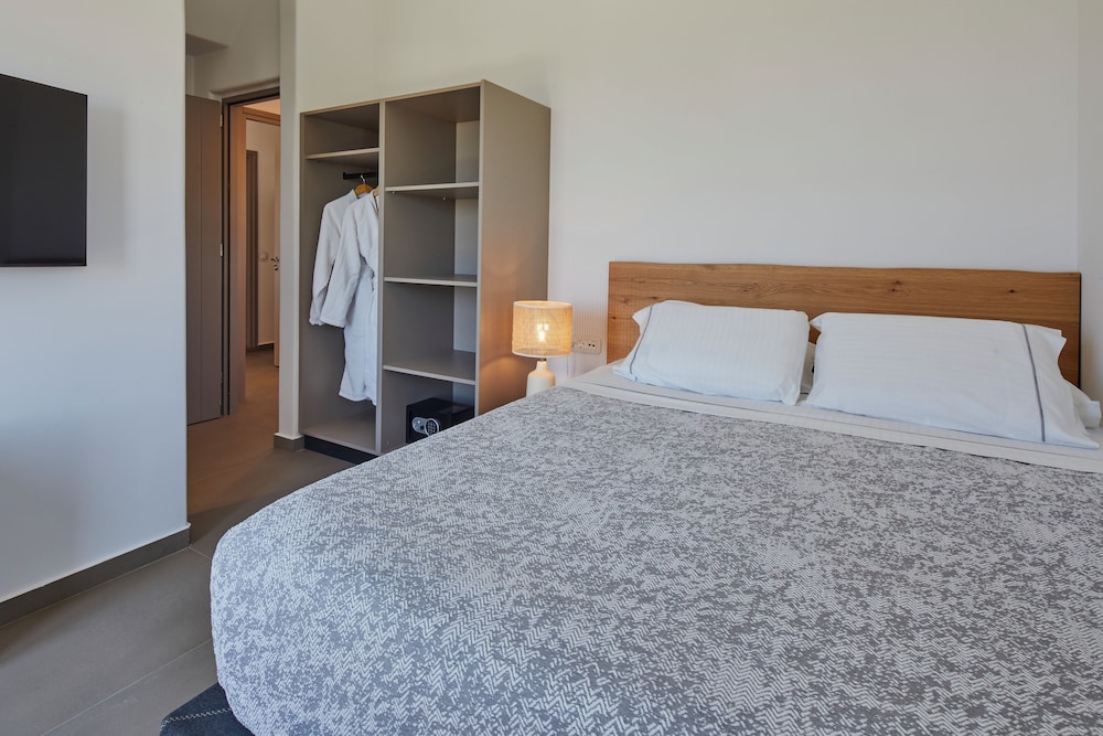 Myst Boutique Hotel — Hotel rooms in Oia, South Aegean
