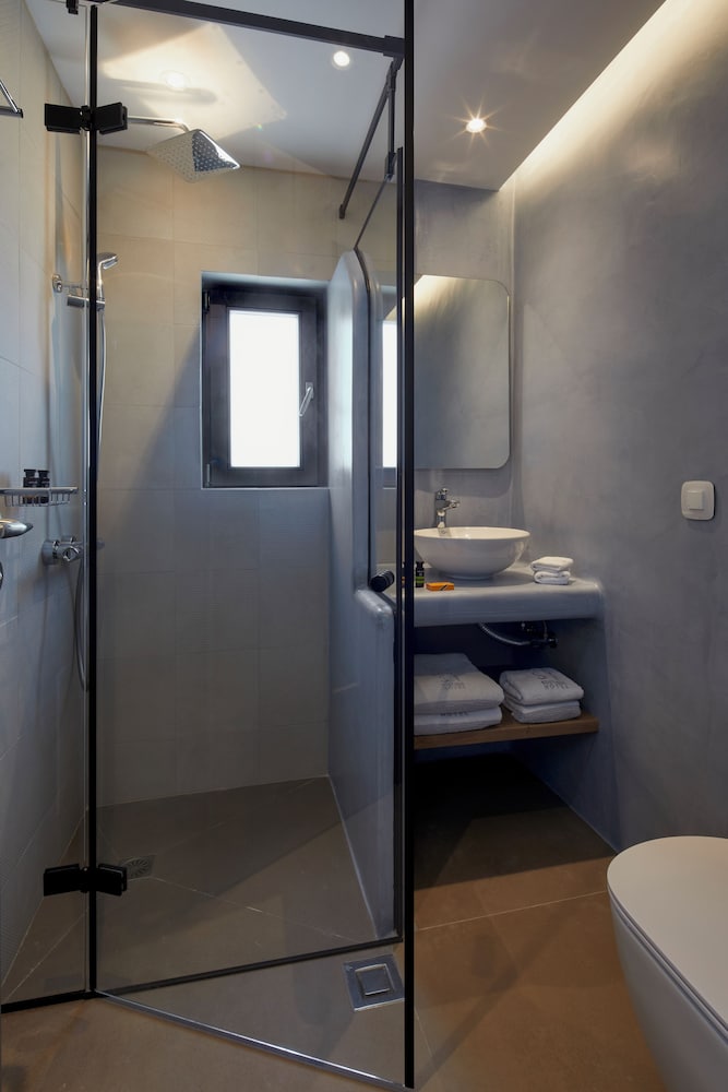 Myst Boutique Hotel — Hotel rooms in Oia, South Aegean