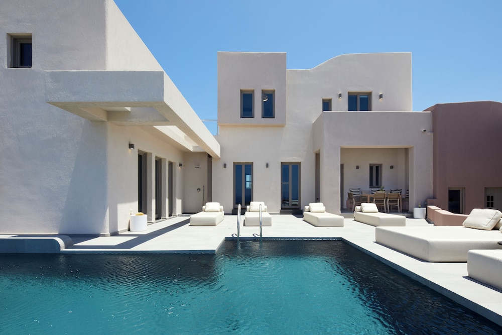 Myst Boutique Hotel — Swimming pool in Oia, South Aegean