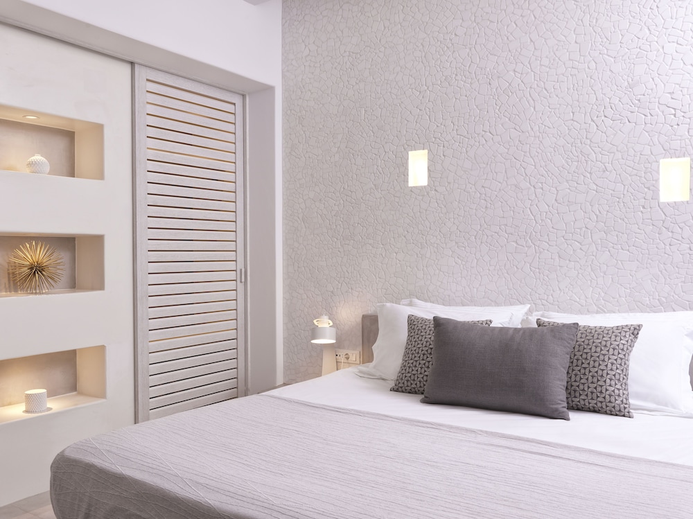 Myst Boutique Hotel — Hotel rooms in Oia, South Aegean