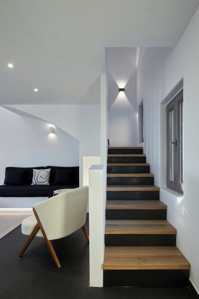 Myst Boutique Hotel — Hotel rooms in Oia, South Aegean