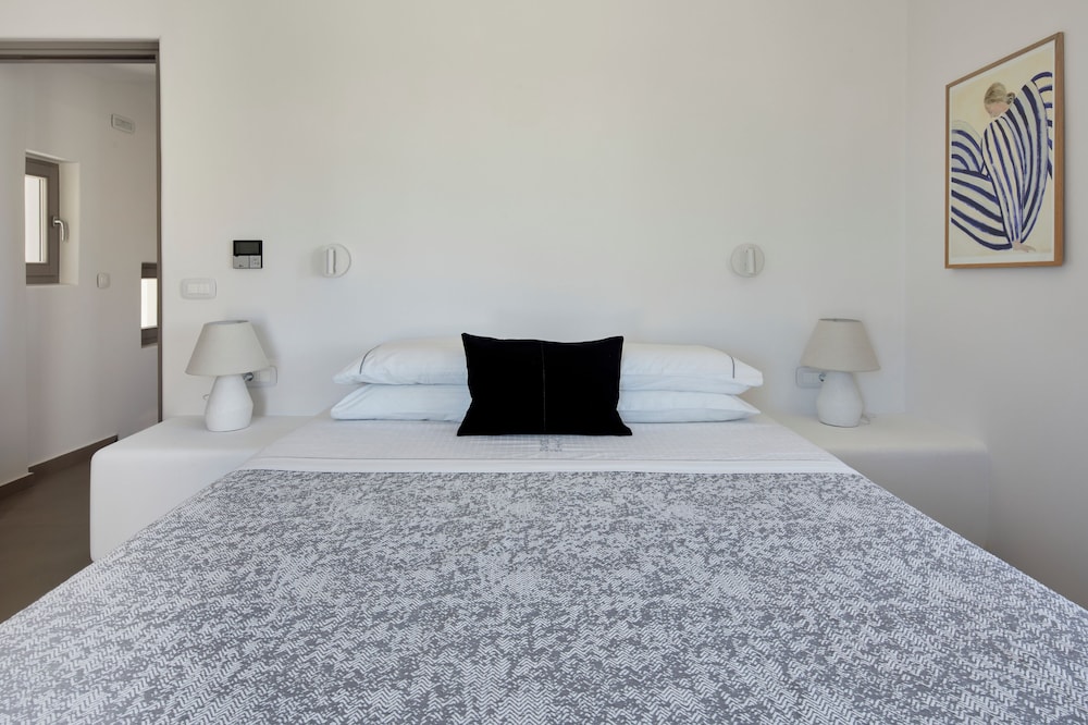 Myst Boutique Hotel — Hotel rooms in Oia, South Aegean