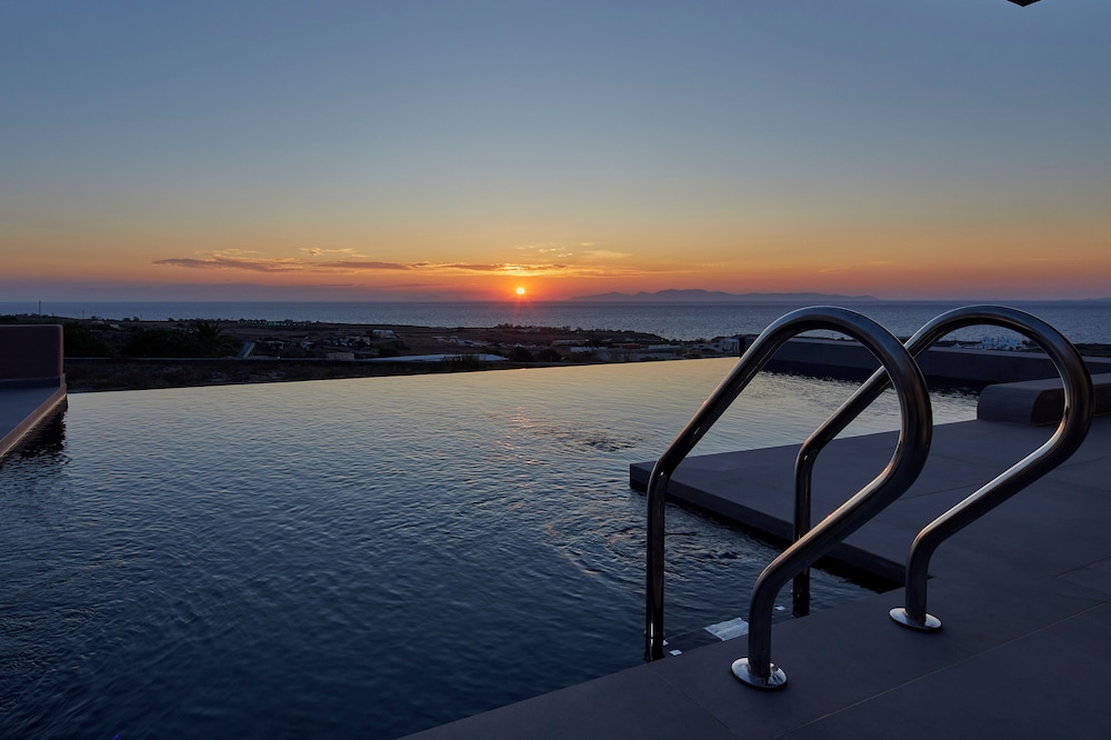 Myst Boutique Hotel — Swimming pool in Oia, South Aegean