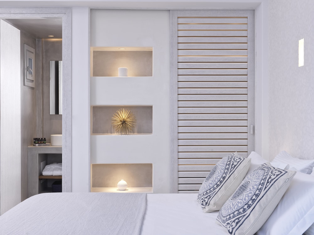 Myst Boutique Hotel — Hotel rooms in Oia, South Aegean